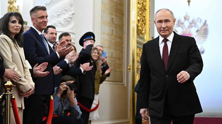 Wladimir Putin bei seiner Ankunft zur Amtseinführung als russischer Präsident im Großen Kremlpalast.