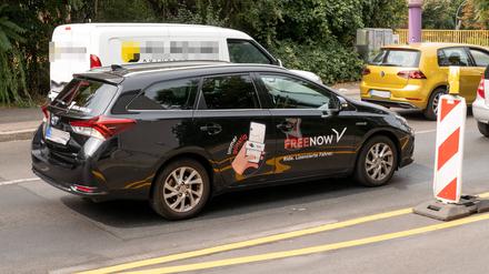 Fahrgäste können Mietwagen auf der Mobilitätsplattform Freenow bald nicht mehr buchen. Das Unternehmen, das unter dem Namen Mytaxi ursprünglich nur Taxis vermittelte, hat den Mietwagen-Service 2019 gestartet.