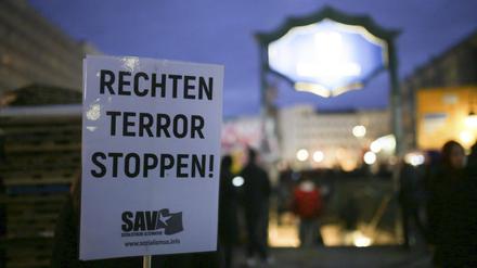 Eine Demonstration gegen Rechtsextremismus am Neuköllner Hermannplatz. 