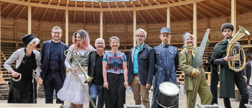 Das Ensemble der Shakespeare Company Berlin spielt ab dieser Saison am neuen Standort im Sommerbad am Insulaner. Die Kooperation mit den Berliner Bäderbetrieben und der Stiftung Planetarium Berlin soll Sport, Wissenschaft und Kultur vereinen.