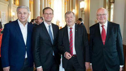 Unter Regierenden. Zum 75. Geburtstag ihres Amtskollegen Eberhard Diepgen (CDU, 2. v. r) kamen 2016 Klaus Wowereit, Michael Müller und Walter Momper (alle SPD).
