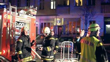 Tödliches Feuer. Als die Rettungskräfte in der Kreuzberger Graefestraße eintrafen, war es schon zu spät: Die 45-jährige Mieterin erlag einer Rauchgasvergiftung.