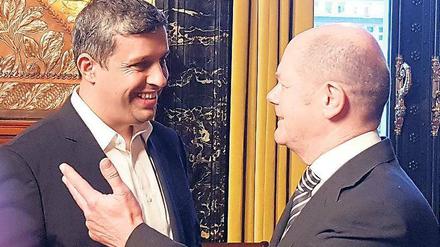 Brüderlich. Der Berliner SPD-Fraktionschef Raed Saleh (li.) trifft Hamburgs Ersten Bürgermeister Olaf Scholz. 