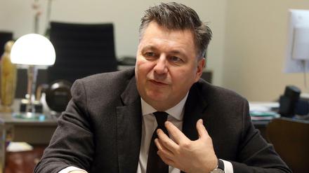 Andreas Geisel (SPD), Stadtentwicklungssenator von Berlin, wird von der Initiative "Deutsche Wohnen und Co enteignen" scharf kritisiert.