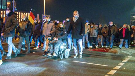 Überall in Deutschland versammelten sich in den vergangenen Woche kleine und größere Gruppen zu Protesten gegen die Corona-Maßnahmen.