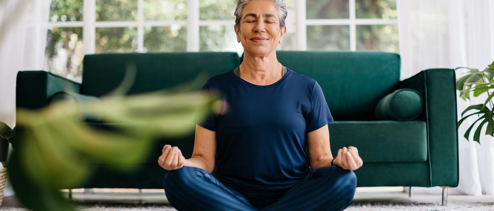 In der Mitte des Lebens verschieben sich für manche Menschen die Prioritäten. Yvonne Meumann wagte einen Neustart als Yogalehrerin (Symbolbild).