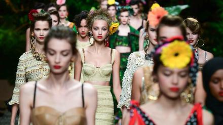 Dünne Models bei der Präsentation der Sommerkollektion von Dolce und Gabbana.