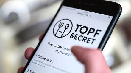 „Topf Secret“: Das Ringen um Informationen ist mühsam – aber ohne Humor geht es nicht.