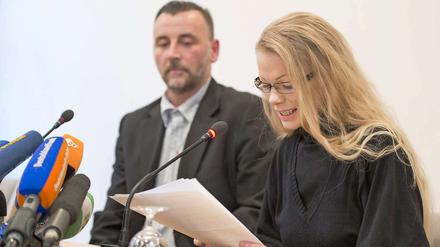 Kathrin Oertel bei der Pegida-Pressekonferenz am 19. Januar in Dresden. Im Hintergrund der inzwischen zurückgetretene bisherige Pegida-Vorsitzende Lutz Bachmann. 