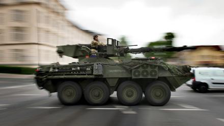 Nach „Bild“-Informationen war sie in einem Panzer vom Typ Stryker unterwegs (Symbolbild).