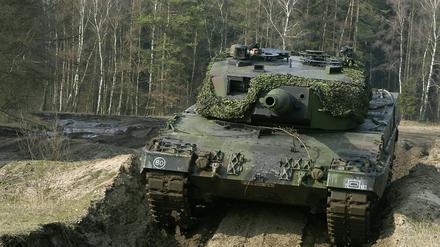 Einem Rheinmetall-Sprecher zufolge könnten 29 Leopard-Panzer vom Typ 2A4 bereits bis Mai bereitstehen.