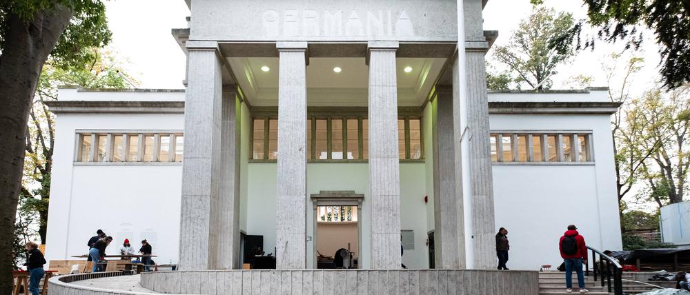 Der deutsche Pavillon in Venedig wurde in der NS-Zeit umgebaut und trägt noch immer die Inschrift Germania über dem Entree.