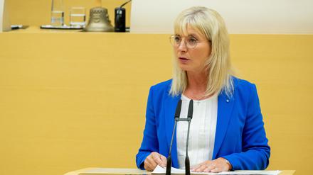 Ulrike Scharf (CSU), Staatsministerin für Familie, Arbeit und Soziales.