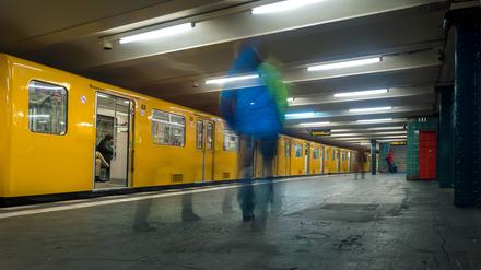 Blick in einen Berliner U-Bahnhof. (Symbolbild)