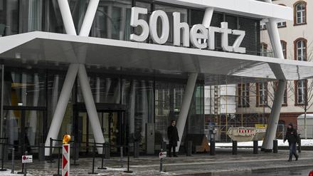 ARCHIV - 06.12.2023, Berlin: Das Firmengebäude des Übertragungsnetzbetreibers 50Hertz Transmission GmbH in der Heidestraße. Anteilseigner von 50Hertz sind die börsennotierte belgische Holding Elia Group (80 Prozent) und die KfW Bankengruppe mit 20 Prozent. (zu dpa: «Übertragungsnetzbetreiber 50Hertz erweitert Firmenzentrale in Berlin») Foto: Jens Kalaene/dpa +++ dpa-Bildfunk +++