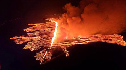 Ausbruch von Lava aus einem Vulkan zwischen Hagafell und Stóri-Skógfell.