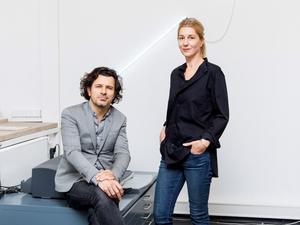 Der Bühnenbildner Pierre Jorge Gonzalez und die Architektin Judith Haase in ihrem Designbüro.