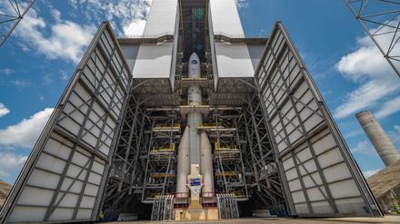 Die Startrampe der Ariane 6 auf dem europäischen Weltraumbahnhof in Französisch-Guayana. Die europäische Trägerrakete Ariane 6 fliegt mit großer Verspätung erst Ende des Jahres. 