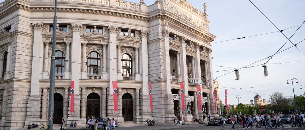 Fluchtpunkt Burgtheater: Wien zieht Berliner Regisseure an. 