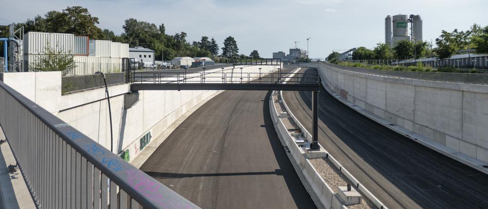 Blick auf den 16. Bauabschnitt der A100 in Höhe Dieselstraße. Der Abschnitt vom Dreieck Neukölln zum Treptower Park soll im kommenden Jahr eröffnen.