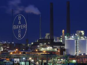  Das Werk der Bayer AG im Chemiepark in Leverkusen.