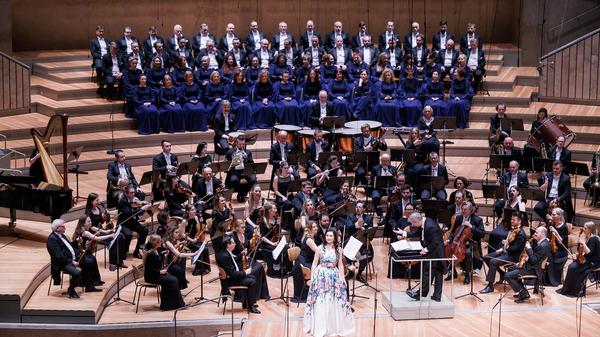 Chor und Orchester der Oper Poznan unter der Leitung von Marco Guidarini in der Berliner Philharmonie, Ruslana Koval als Hanna. 