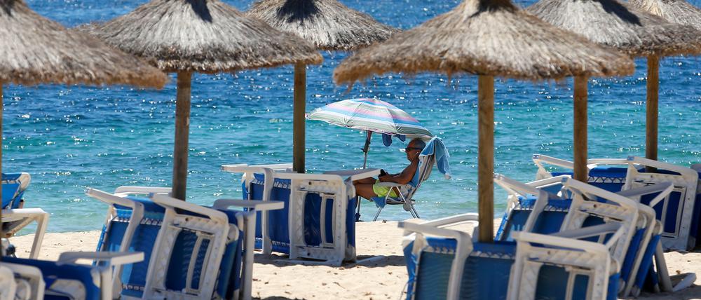 A tourist enjoys the weather at Magaluf beach, following a decision by the British government to ease travel restrictions due to the coronavirus disease (COVID-19) to the island, in Palma de Mallorca, Spain, July 1, 2021. REUTERS/Enrique Calvo