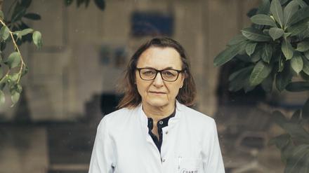 Carmen Scheibenbogen ist Leiterin des Fatigue Centrums an der Berliner Charité und hat unlängst das Bundesverdienstkreuz erhalten.