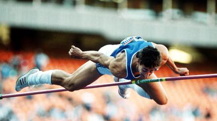 30 Jahre nach seinem Olympiasieg im Zehnkampf hat DDR-Zehnkämpfer Christian Schenk Doping zugegeben und über spätere gravierende psychische Probleme gesprochen. 