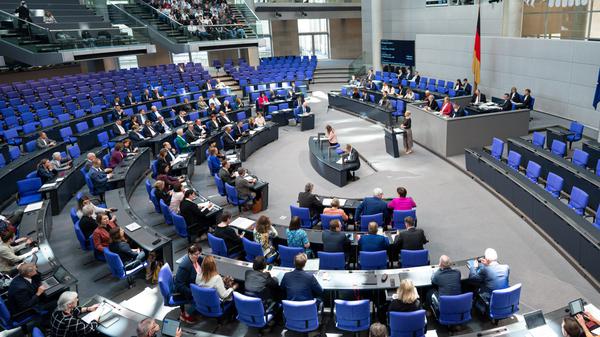 Der Plenarsaal bei der 163. Sitzung des Deutschen Bundestags in Berlin.