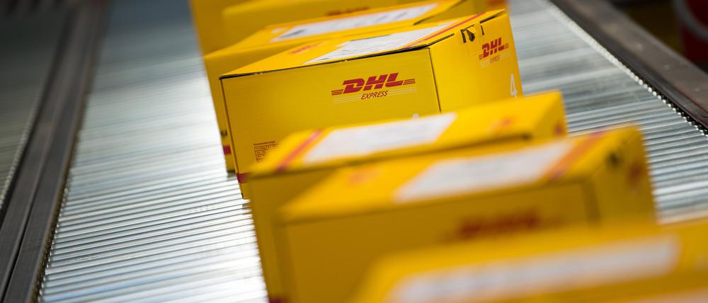 An einem normalen Tag bearbeitet DHL rund 250.000 Pakete in Berlin.