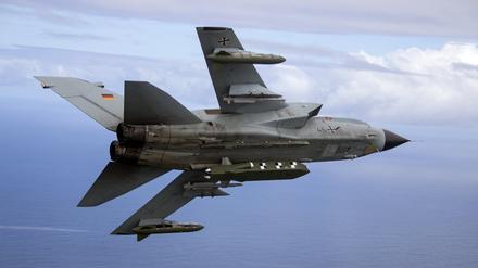 Der Taurus wird von Kampfjets wie dem Tornado abgeworfen, bevor er eigenständig weiterfliegt.