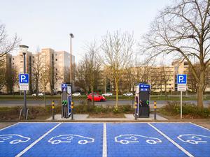 Ladeplätze an Schnellladesäulen für Elektroautos in Laatzen in der Region Hannover.