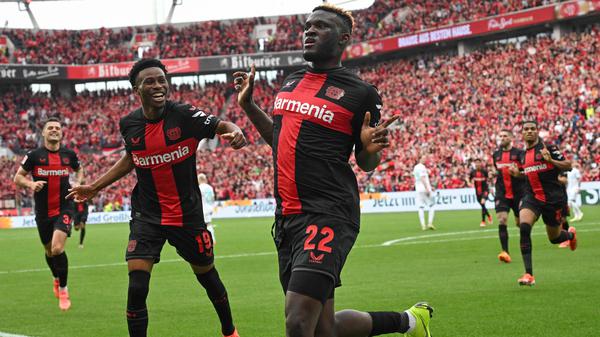 Auf dem Weg zum Titel. Bayer Leverkusens Victor Boniface feiert sein Tor zum 1:0.
