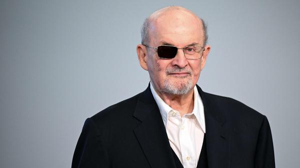 Der britische Schriftsteller Salman Rushdie, 76 