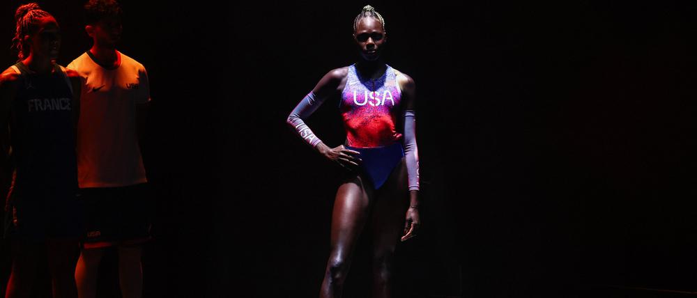 Die neuen Olympia-Outfits der US-amerikanischen Leichtathletinnen: ein enger, pinker und hoch ausgeschnittener Bodysuit. 