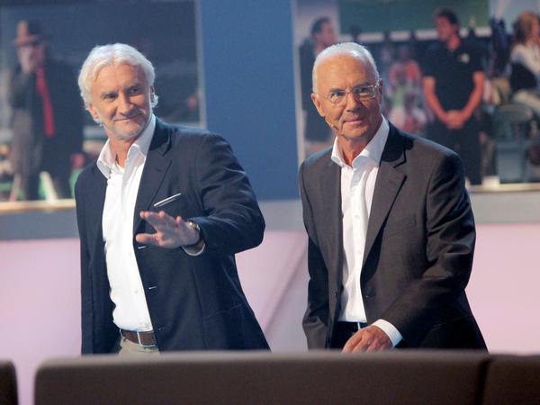 Rudi Völler und Franz Beckenbauer 2013 bei der Jubiläumssendung 50 Jahre „Aktuelles Sportstudio“.