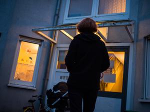In Brandenburg fehlen derzeit 103 Familienplätze in Frauenhäusern. Das Land hofft beim Ausbau der Schutzstrukturen auch auf den Bund.