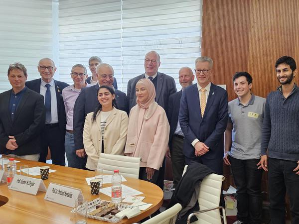 Die Berliner Delegation beim Besuch der Hebrew University of Jerusalem, im Mandel Institute of Jewish Studies im März 2024.