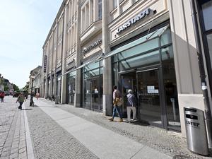 Das Karstadt-Kaufhaus in der Brandenburger Straße soll Ende August schließen. Innenstadt-Händler sorgen sich vor längerem Leerstand.