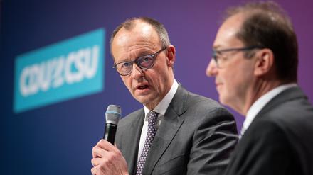 CDU-Chef Friedrich Merz (links) und Alexander Dobrindt, erster stellvertretender Vorsitzender der CDU/CSU-Fraktion.