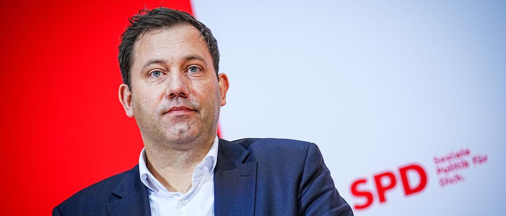 Lars Klingbeil, SPD-Bundesvorsitzender, gibt eine Jahresabschluss-Pressekonferenz nach den Gremiensitzungen ihrer Partei.