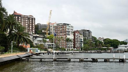 Die Uferpromenade und private Anlegestellen in der Elizabeth Bay am Hafen von Sydney.