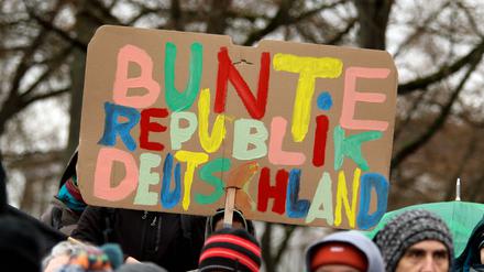 Eine Kundgebung für die „Bunte Republik Deutschland“.