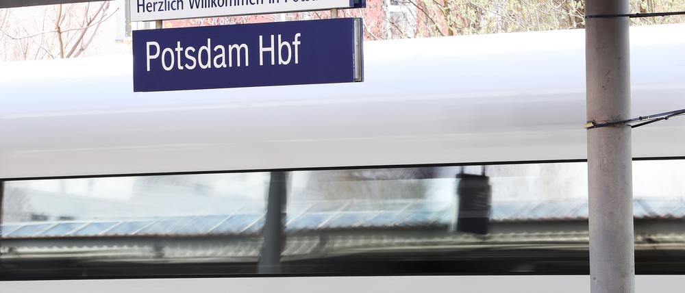 Seltene Sichtung: Ein ICE im Potsdamer Hauptbahnhof