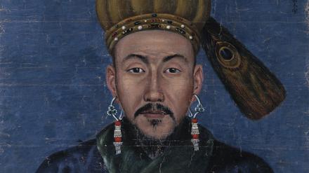 Porträt des
Fürsten Corgi yamz’an stammt aus dem Winterpalast in Beijing (um 1775). Heute befindet es sich im Ethnologischen Museum Berlin.