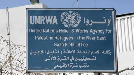 Schild der UNRWA in Gaza. 