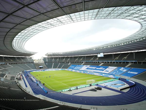 Das Olympiastadion in Berlin (hier Innenansicht) bietet Platz für 74.475 Zuschauerinnen und Zuschauer. 
