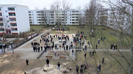 Anwohner protestieren gegen die Bebauung eines Innenhofs in Lichtenberg.
