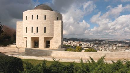 Blick auf den Campus der Hebräischen Universität Jerusalem mit dem Mandel Institute of Jewish Studies auf dem Skopusberg in Jerusalem. 